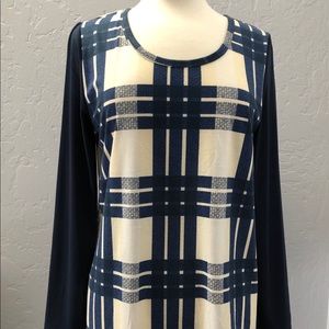 LuLaRoe ”Lynnae” Long Sleeve Tee